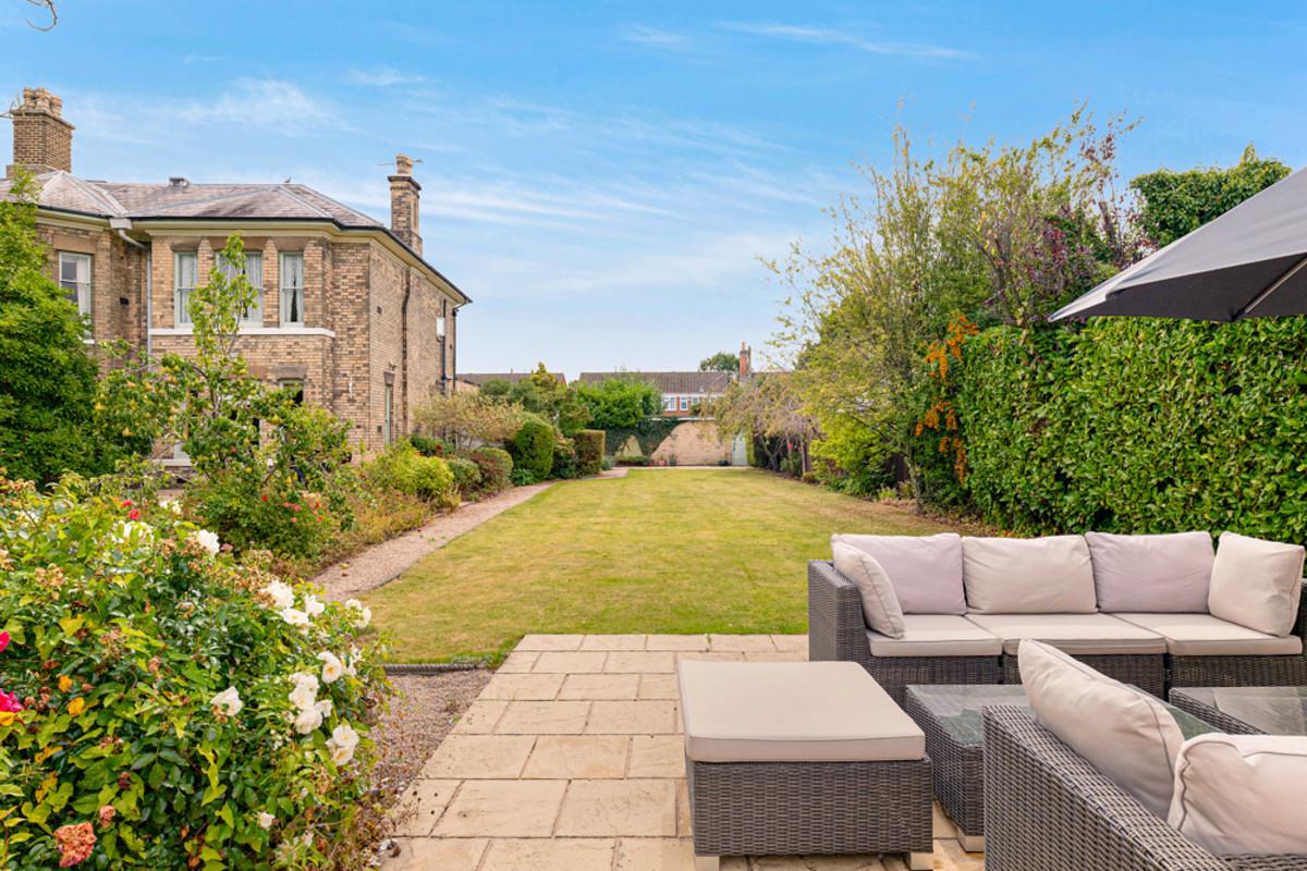 Property for sale with 4 bedrooms, Barroon, Castle Donington | Fine ...