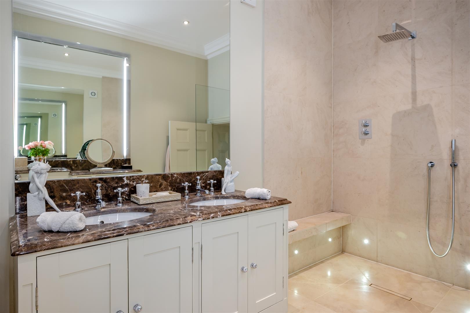 Country House for sale with 5 bedrooms, Pound Lane, North Crawley ...