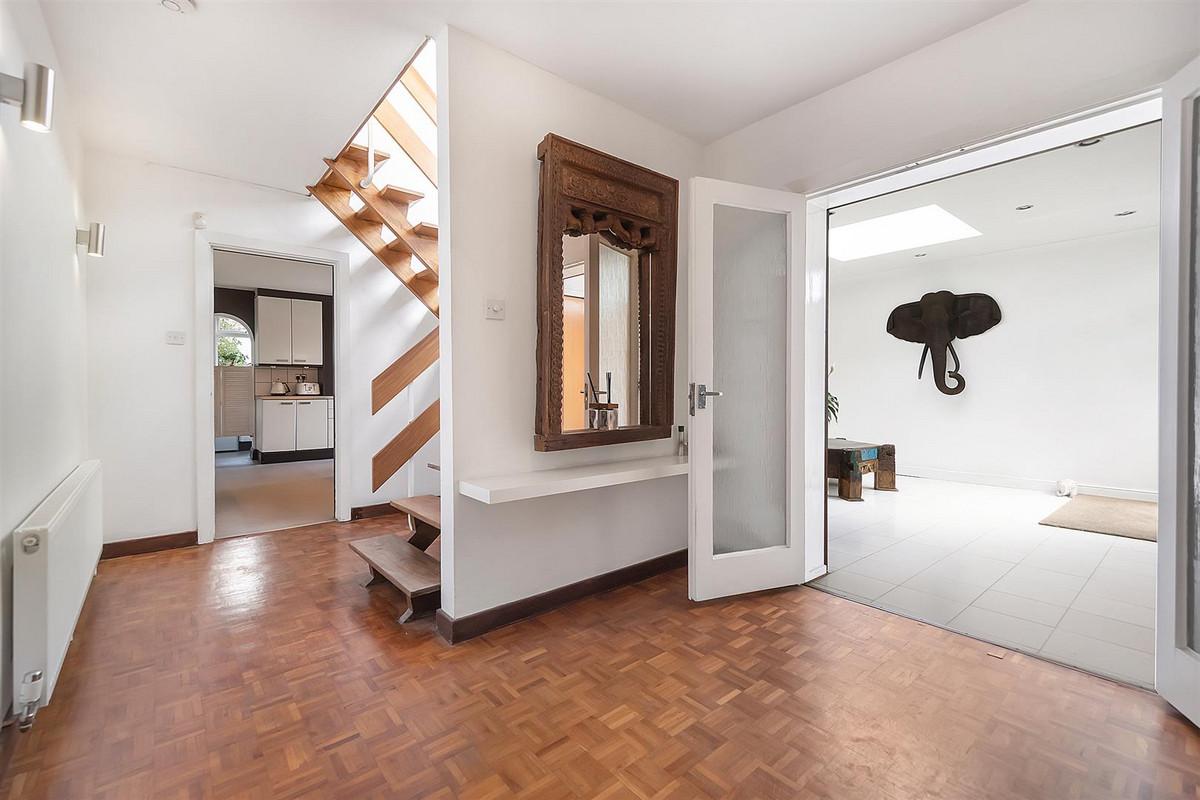 Detached House for sale with 5 bedrooms, Oak Dene, London | Fine & Country
