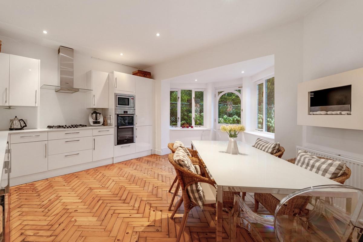 Semi-Detached House for sale with 4 bedrooms, Lower Cookham Road ...