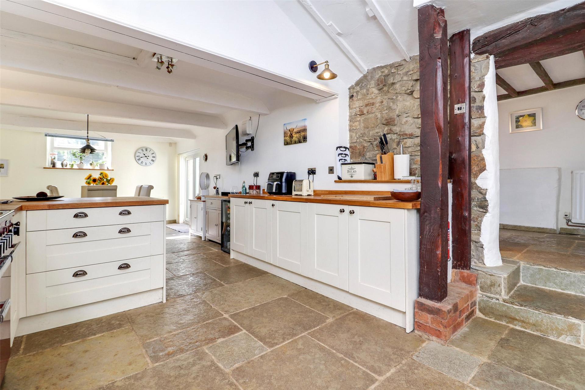 property-img