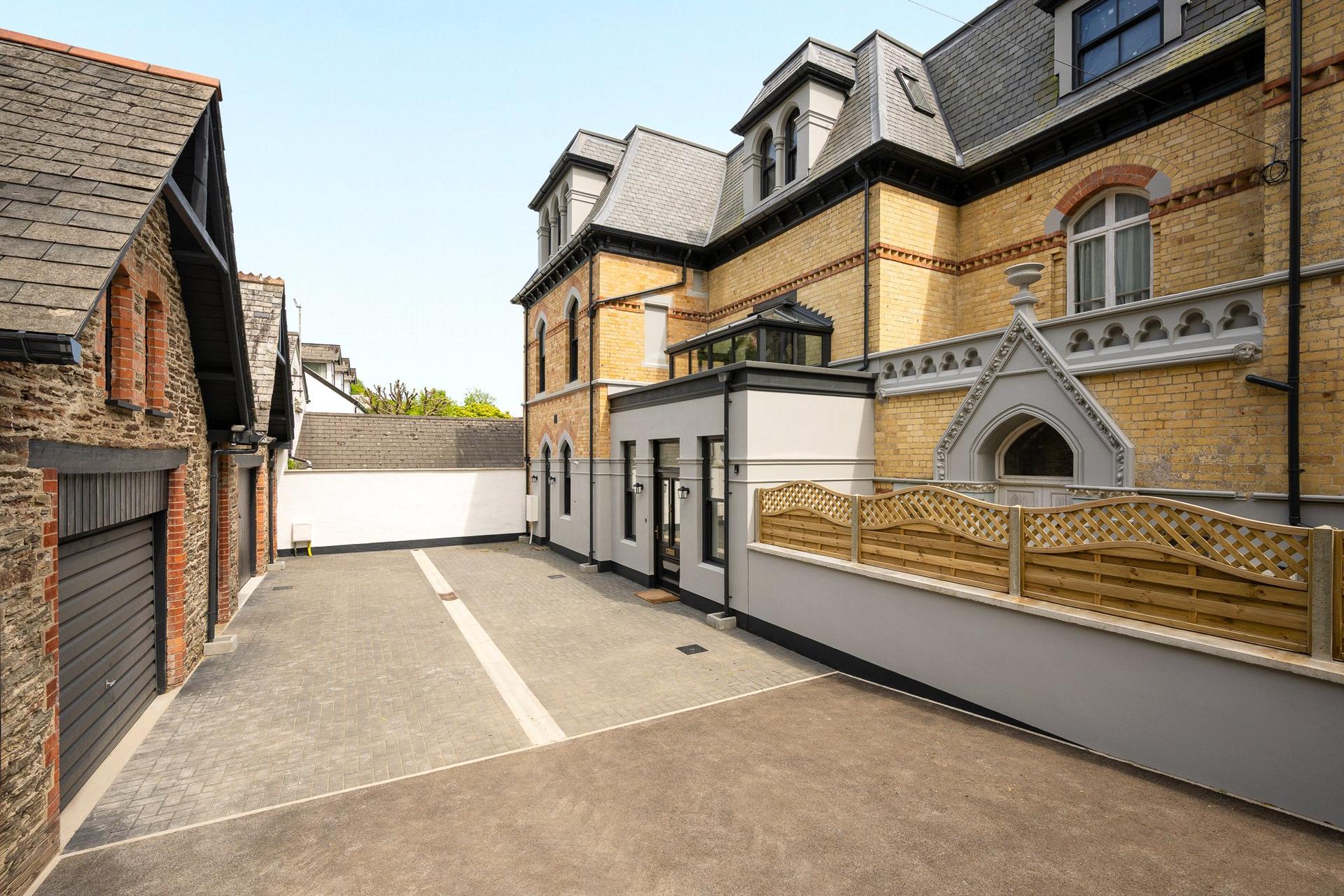 property-img