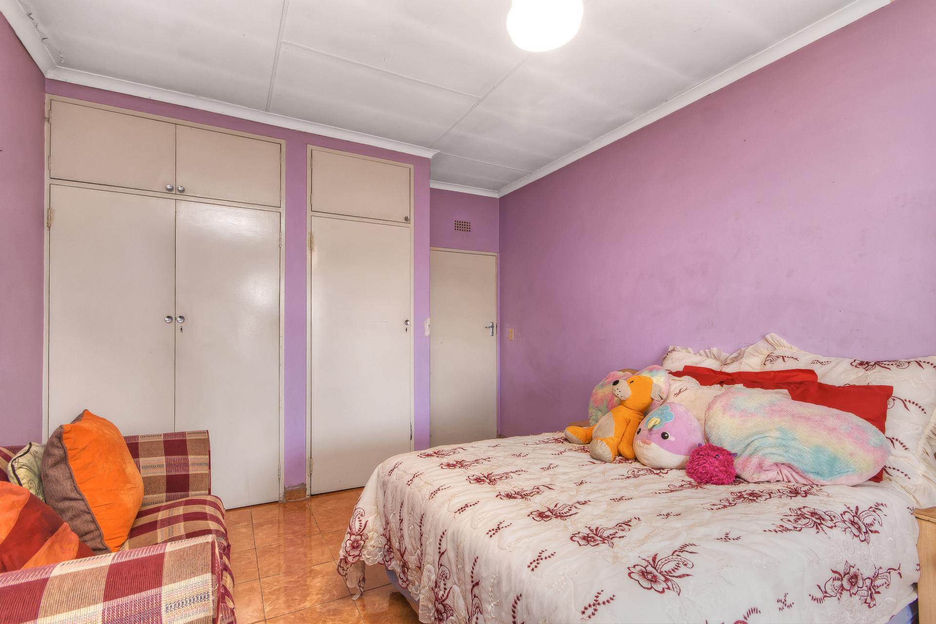 House for sale with 3 bedrooms, 398, Corlett Drive | Fine & Country