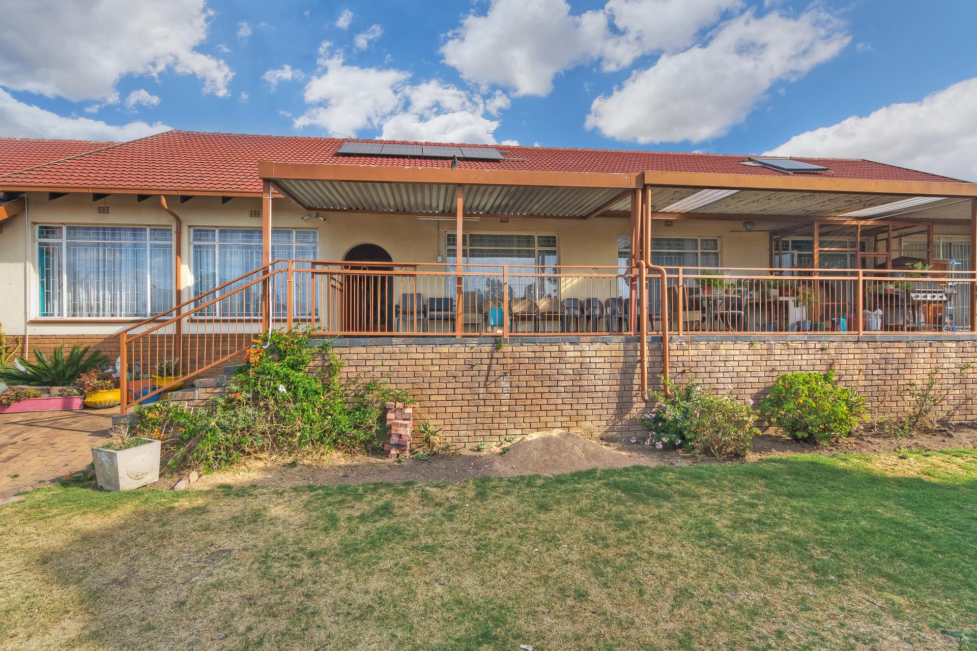House for sale with 3 bedrooms, 398, Corlett Drive | Fine & Country