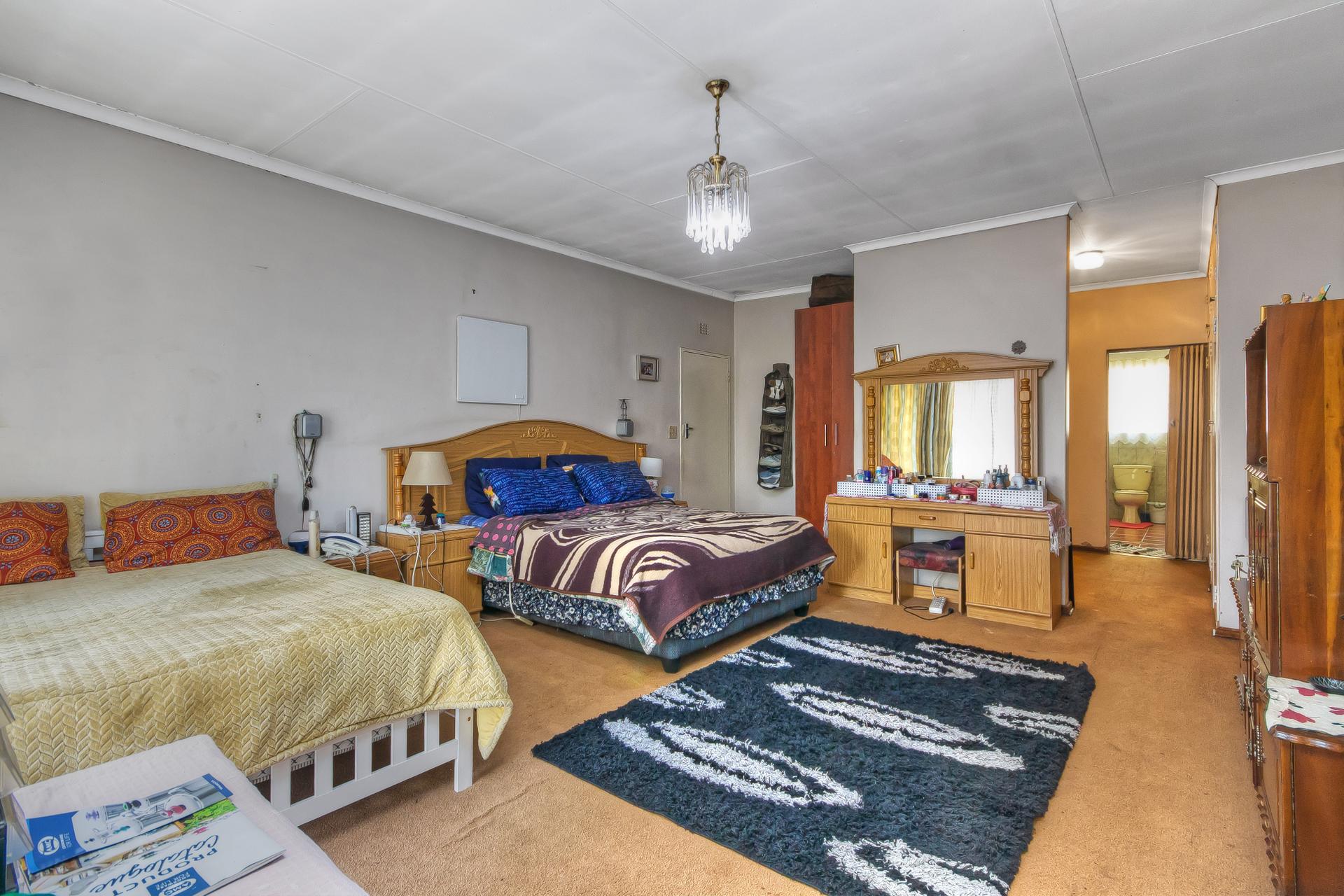 House for sale with 3 bedrooms, 398, Corlett Drive | Fine & Country