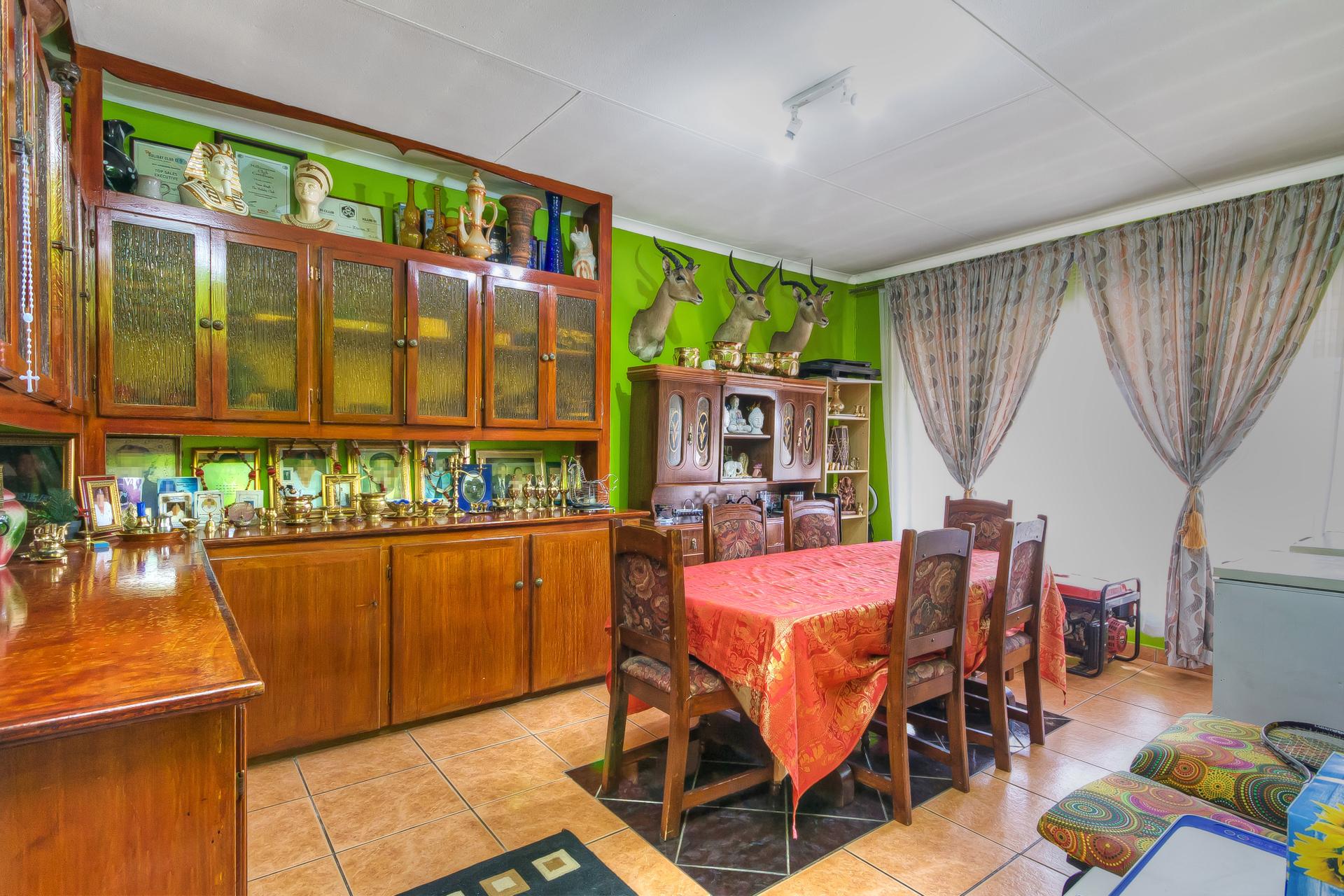 House for sale with 3 bedrooms, 398, Corlett Drive | Fine & Country